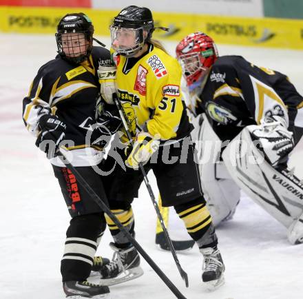 Eishockey Frauen. DEBL. EHC Gipsy Girls gegen EHV Sabres Wien. Lisa Aschgan,  (Gipsy Girls), Pia Pren (Sabres). Villach, am 26.1.2014.
Foto: Kuess
---
pressefotos, pressefotografie, kuess, qs, qspictures, sport, bild, bilder, bilddatenbank