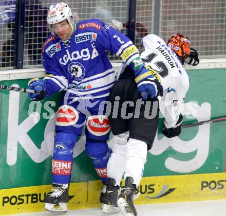 EBEL. Eishockey Bundesliga. EC VSV gegen EHC LIWEST Linz. Cole Jarrett, (VSV), Lukas Haudum  (Linz). Villach, am 26.1.2014.
Foto: Kuess 


---
pressefotos, pressefotografie, kuess, qs, qspictures, sport, bild, bilder, bilddatenbank