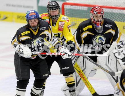 Eishockey Frauen. DEBL. EHC Gipsy Girls gegen EHV Sabres Wien. Sonja Schuetzenhofer, (Gipsy Girls),   Tanja Melcher, Nadja Granitz  (Sabres). Villach, am 26.1.2014.
Foto: Kuess
---
pressefotos, pressefotografie, kuess, qs, qspictures, sport, bild, bilder, bilddatenbank