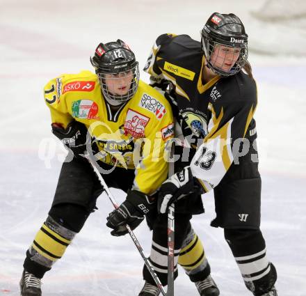 Eishockey Frauen. DEBL. EHC Gipsy Girls gegen EHV Sabres Wien. Tamara Grascher, (Gipsy Girls), Monika Vlcek  (Sabres). Villach, am 26.1.2014.
Foto: Kuess
---
pressefotos, pressefotografie, kuess, qs, qspictures, sport, bild, bilder, bilddatenbank