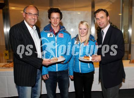 Schi Alpin. Pressegespraech. Raimund Berger (Praesident Kaerntner Landesschiverband), Adrian Pertl, Katharina Truppe, Peter Gauper (Raiffeisen). Klagenfurt, am 22.11.2013.
Foto: Kuess
Foto: Kuess
---
pressefotos, pressefotografie, kuess, qs, qspictures, sport, bild, bilder, bilddatenbank