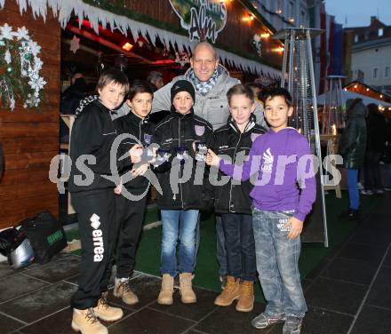 Fussball. SK Austria Klagenfurt Nachwuchs. Weihnachtsfeier. Stefan Petschnig (hinten), Stefan Podgornig, Muharemovic Tarik, Alexander Krappinger, Matthias Pugganig, Marcel Prassl. Klagenfurt, 19.12.2013.
Foto: Kuess
---
pressefotos, pressefotografie, kuess, qs, qspictures, sport, bild, bilder, bilddatenbank