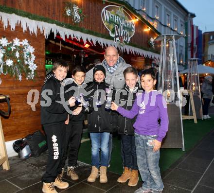 Fussball. SK Austria Klagenfurt Nachwuchs. Weihnachtsfeier. Stefan Petschnig (hinten), Stefan Podgornig, Muharemovic Tarik, Alexander Krappinger, Matthias Pugganig, Marcel Prassl. Klagenfurt, 19.12.2013.
Foto: Kuess
---
pressefotos, pressefotografie, kuess, qs, qspictures, sport, bild, bilder, bilddatenbank