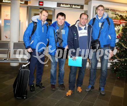 Volleyball Champiions League. SK Posojilnica Aich/Dob gegen Zenit Kazan. Spieler von Kazan landen im Privatjet. Aich/Dob Manager Martin Micheu mit Kazan Teammanager und zwei Spieler. Klagenfurt, am 1.12.2013.
Foto: Kuess
---
pressefotos, pressefotografie, kuess, qs, qspictures, sport, bild, bilder, bilddatenbank