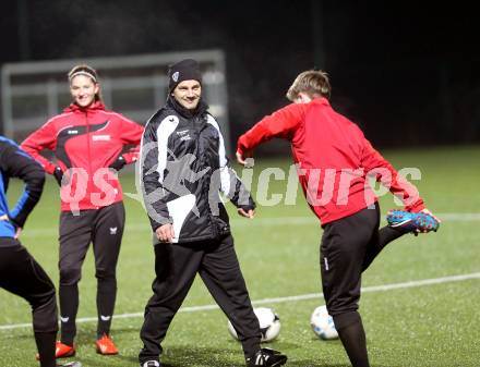 Fussball. U17 Nationalteam. Frauenfussball. Carinthians Soccer Women. Trainer Robert Arnulf Schweiger. Glanegg, 15.11.2013.
Foto: Kuess
---
pressefotos, pressefotografie, kuess, qs, qspictures, sport, bild, bilder, bilddatenbank