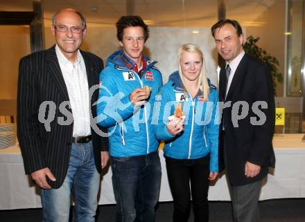 Schi Alpin. Pressegespraech. Raimund Berger (Praesident Kaerntner Landesschiverband), Adrian Pertl, Katharina Truppe, Peter Gauper (Raiffeisen). Klagenfurt, am 22.11.2013.
Foto: Kuess
Foto: Kuess
---
pressefotos, pressefotografie, kuess, qs, qspictures, sport, bild, bilder, bilddatenbank