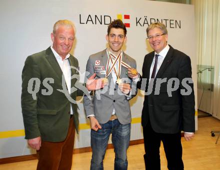 Nordische Kombination. Junioren WM. Empfang des dreifachen Goldmedaillengewinner Philipp Orter. Reinhard Tellian, Philipp Orter, Peter Kaiser. Klagenfurt, 4.2.2014.
Foto: Kuess
---
pressefotos, pressefotografie, kuess, qs, qspictures, sport, bild, bilder, bilddatenbank