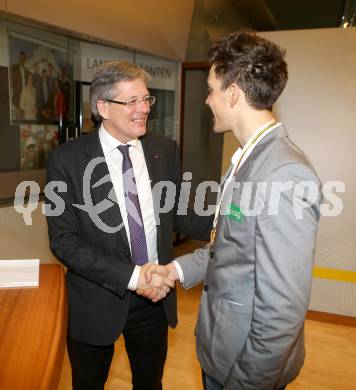 Nordische Kombination. Junioren WM. Empfang des dreifachen Goldmedaillengewinner Philipp Orter. Philipp Orter, Peter Kaiser. Klagenfurt, 4.2.2014.
Foto: Kuess
---
pressefotos, pressefotografie, kuess, qs, qspictures, sport, bild, bilder, bilddatenbank