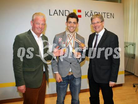 Nordische Kombination. Junioren WM. Empfang des dreifachen Goldmedaillengewinner Philipp Orter. Reinhard Tellian, Philipp Orter, Peter Kaiser. Klagenfurt, 4.2.2014.
Foto: Kuess
---
pressefotos, pressefotografie, kuess, qs, qspictures, sport, bild, bilder, bilddatenbank