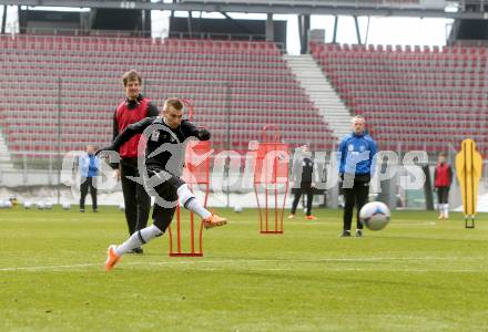 Fussball Bundesliga. Training WAC. Klagenfurt, am 7.2.2014. Manuel Kerhe.
Foto: Kuess

---
pressefotos, pressefotografie, kuess, qs, qspictures, sport, bild, bilder, bilddatenbank