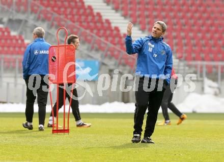 Fussball Bundesliga. Training WAC. Klagenfurt, am 7.2.2014. Trainer Dietmar Kuehbauer.
Foto: Kuess

---
pressefotos, pressefotografie, kuess, qs, qspictures, sport, bild, bilder, bilddatenbank