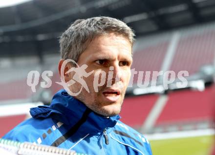 Fussball Bundesliga. Training WAC. Klagenfurt, am 7.2.2014. Trainer Dietmar Kuehbauer.
Foto: Kuess

---
pressefotos, pressefotografie, kuess, qs, qspictures, sport, bild, bilder, bilddatenbank