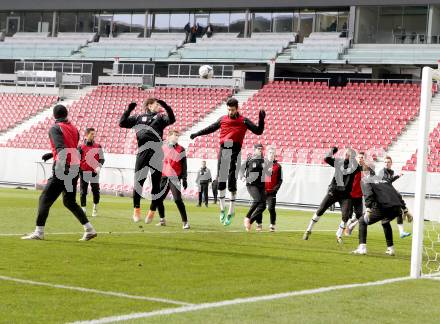 Fussball Bundesliga. Training WAC. Klagenfurt, am 7.2.2014. Dario Baldauf, Lucas Segovia.
Foto: Kuess

---
pressefotos, pressefotografie, kuess, qs, qspictures, sport, bild, bilder, bilddatenbank