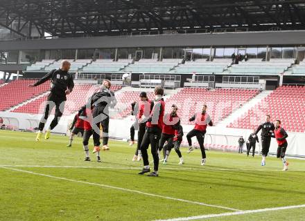 Fussball Bundesliga. Training WAC. Klagenfurt, am 7.2.2014. Silvio Carlos de Oliveira, Dario Baldauf, 
Foto: Kuess

---
pressefotos, pressefotografie, kuess, qs, qspictures, sport, bild, bilder, bilddatenbank