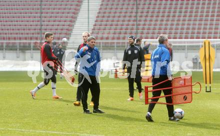 Fussball Bundesliga. Training WAC. Klagenfurt, am 7.2.2014. Trainer Dietmar Kuehbauer. 
Foto: Kuess

---
pressefotos, pressefotografie, kuess, qs, qspictures, sport, bild, bilder, bilddatenbank