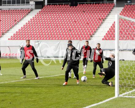 Fussball Bundesliga. Training WAC. Klagenfurt, am 7.2.2014. Nemanja Rnic, Alexander Kofler.
Foto: Kuess

---
pressefotos, pressefotografie, kuess, qs, qspictures, sport, bild, bilder, bilddatenbank