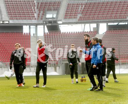 Fussball Bundesliga. Training WAC. Klagenfurt, am 7.2.2014. Trainer Dietmar Kuehbauer. 
Foto: Kuess

---
pressefotos, pressefotografie, kuess, qs, qspictures, sport, bild, bilder, bilddatenbank