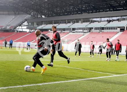 Fussball Bundesliga. Training WAC. Klagenfurt, am 7.2.2014. Silvio Carlos de Oliveira, Christian Falk. 
Foto: Kuess

---
pressefotos, pressefotografie, kuess, qs, qspictures, sport, bild, bilder, bilddatenbank