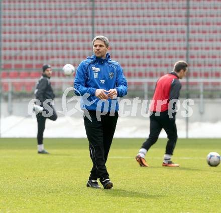 Fussball Bundesliga. Training WAC. Klagenfurt, am 7.2.2014. Trainer Dietmar Kuehbauer.
Foto: Kuess

---
pressefotos, pressefotografie, kuess, qs, qspictures, sport, bild, bilder, bilddatenbank