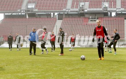 Fussball Bundesliga. Training WAC. Klagenfurt, am 7.2.2014. Trainer Dietmar Kuehbauer 
Foto: Kuess

---
pressefotos, pressefotografie, kuess, qs, qspictures, sport, bild, bilder, bilddatenbank