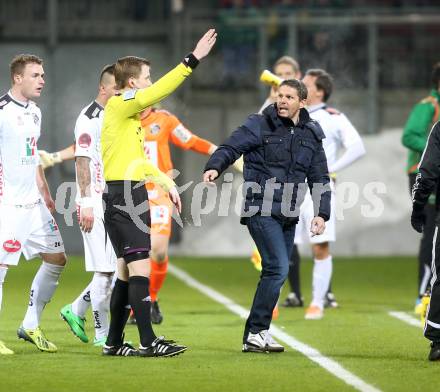 Fussball Bundesliga. RZ Pellets WAC gegen FC Wacker Innsbruck. Trainer Dietmar Kuehbauer, (WAC), Schiedsrichter Markus Hameter.. Klagenfurt, 8.2.2014.
Foto: Kuess

---
pressefotos, pressefotografie, kuess, qs, qspictures, sport, bild, bilder, bilddatenbank