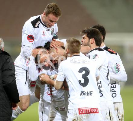 Fussball Bundesliga. RZ Pellets WAC gegen FC Wacker Innsbruck. Torjubel Sandro Gotal, Peter Zulj, Manuel Kerhe, Michael Sollbauer, Nemanja Rnic (WAC). Klagenfurt, 8.2.2014.
Foto: Kuess

---
pressefotos, pressefotografie, kuess, qs, qspictures, sport, bild, bilder, bilddatenbank
