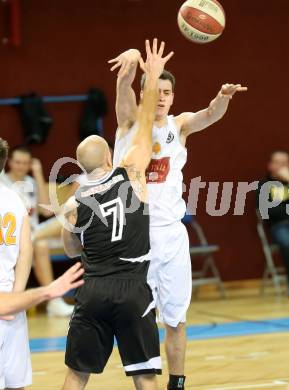 Basketball 2. Bundesliga. Woerthersee Piraten gegen Villach Raiders.  Martin Breithuber, (Piraten), Davor Sattler  (Villach). Klagenfurt, am 15.2.2014.
Foto: Kuess
---
pressefotos, pressefotografie, kuess, qs, qspictures, sport, bild, bilder, bilddatenbank