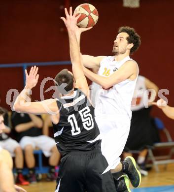 Basketball 2. Bundesliga. Woerthersee Piraten gegen Villach Raiders.  Alexander Ey, (Piraten),  Matic Pticak (Villach). Klagenfurt, am 15.2.2014.
Foto: Kuess
---
pressefotos, pressefotografie, kuess, qs, qspictures, sport, bild, bilder, bilddatenbank