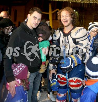 EBEL. Eishockey Bundesliga. Showtraining VSV am Rathausplatz in Villach.  Klemen Pretnar, John Hughes. Villach, am 21.2.2014.
Foto: Kuess 


---
pressefotos, pressefotografie, kuess, qs, qspictures, sport, bild, bilder, bilddatenbank