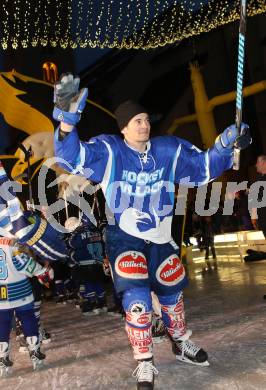 EBEL. Eishockey Bundesliga. Showtraining VSV am Rathausplatz in Villach.  Derek Ryan. Villach, am 21.2.2014.
Foto: Kuess 


---
pressefotos, pressefotografie, kuess, qs, qspictures, sport, bild, bilder, bilddatenbank