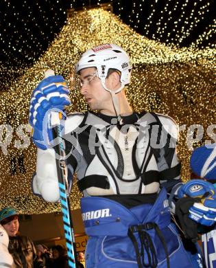 EBEL. Eishockey Bundesliga. Showtraining VSV am Rathausplatz in Villach.  Eric Hunter. Villach, am 21.2.2014.
Foto: Kuess 


---
pressefotos, pressefotografie, kuess, qs, qspictures, sport, bild, bilder, bilddatenbank