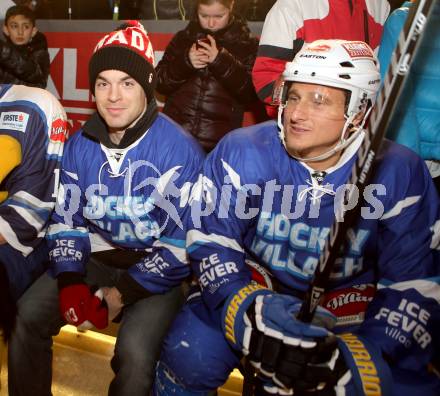 EBEL. Eishockey Bundesliga. Showtraining VSV am Rathausplatz in Villach.  Brock McBride, Daniel Nageler. Villach, am 21.2.2014.
Foto: Kuess 


---
pressefotos, pressefotografie, kuess, qs, qspictures, sport, bild, bilder, bilddatenbank