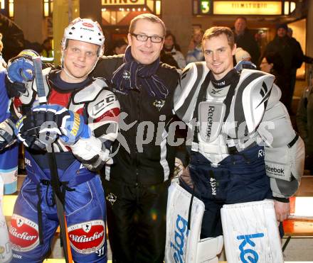 EBEL. Eishockey Bundesliga. Showtraining VSV am Rathausplatz in Villach.  Mario Lamoureux, Trainer Hannu Jaervenpaeae, Jean Philippe Lamoureux. Villach, am 21.2.2014.
Foto: Kuess 


---
pressefotos, pressefotografie, kuess, qs, qspictures, sport, bild, bilder, bilddatenbank