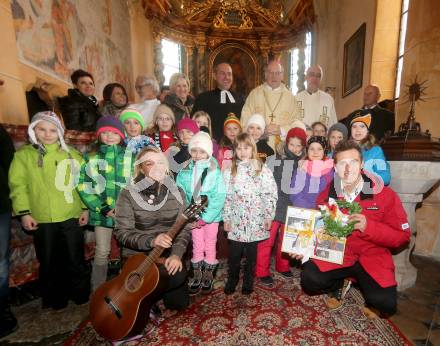 Schi Alpin. Empfang Abfahrtsolympiasieger Matthias Mayer.  Matthias Mayer, Bischof Schwarz, Volksschulkinder.  Afritz, am 22.2.2014.
Foto: Kuess
---
pressefotos, pressefotografie, kuess, qs, qspictures, sport, bild, bilder, bilddatenbank