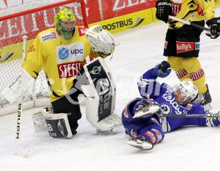 EBEL. Eishockey Bundesliga. EC VSV gegen UPC Vienna Capitals. Curtis Fraser,  (VSV), Zaba Matthew (Vienna). Villach, am 28.2.2014.
Foto: Kuess 


---
pressefotos, pressefotografie, kuess, qs, qspictures, sport, bild, bilder, bilddatenbank