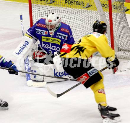 EBEL. Eishockey Bundesliga. EC VSV gegen UPC Vienna Capitals. Jean Philippe Lamourex, (VSV),  Sven Klimbacher (Vienna). Villach, am 28.2.2014.
Foto: Kuess 


---
pressefotos, pressefotografie, kuess, qs, qspictures, sport, bild, bilder, bilddatenbank