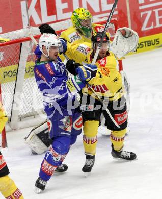 EBEL. Eishockey Bundesliga. EC VSV gegen UPC Vienna Capitals. Curtis Fraser, (VSV),   Sven Klimbacher (Vienna). Villach, am 28.2.2014.
Foto: Kuess 


---
pressefotos, pressefotografie, kuess, qs, qspictures, sport, bild, bilder, bilddatenbank