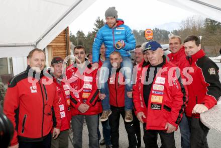 Biathlon. Empfang Bronzemedaillengewinner in Sotschi Daniel Mesotisch.  Daniel Mesotisch auf den Schultern des Fanklubs. St. Jakob im Rosental, am 1.3.2014.
Foto: Kuess


---
pressefotos, pressefotografie, kuess, qs, qspictures, sport, bild, bilder, bilddatenbank