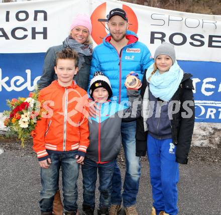 Biathlon. Empfang Bronzemedaillengewinner in Sotschi Daniel Mesotisch.  Daniel Mesotisch, Ehefrau Sam,  Kinder Lasse, Sami,  Soli. St. Jakob im Rosental, am 1.3.2014.
Foto: Kuess


---
pressefotos, pressefotografie, kuess, qs, qspictures, sport, bild, bilder, bilddatenbank