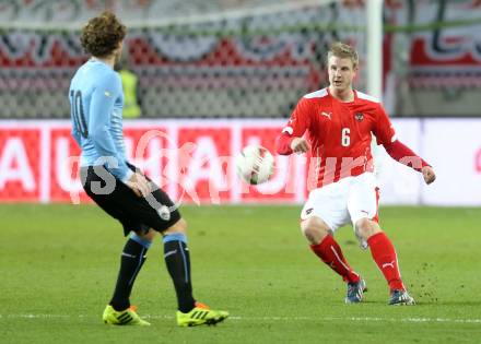 Fussball Laenderspiel. Oesterreich gegen Uruguay. Martin Hinteregger, (Oesterreich), Diego Forlan  (Uruguay). Klagenfurt, 5.3.2014.
Foto: Kuess

---
pressefotos, pressefotografie, kuess, qs, qspictures, sport, bild, bilder, bilddatenbank