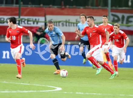 Fussball Laenderspiel. Oesterreich gegen Uruguay. Marko Arnautovic, Zlatko Junuzovic, (Oesterreich), Diego Perez  (Uruguay). Klagenfurt, 5.3.2014.
Foto: Kuess

---
pressefotos, pressefotografie, kuess, qs, qspictures, sport, bild, bilder, bilddatenbank