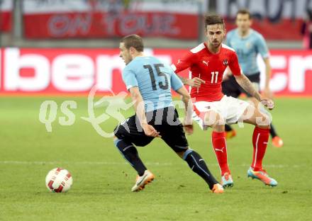 Fussball Laenderspiel. Oesterreich gegen Uruguay. Martin Harnik, (Oesterreich), Diego Perez  (Uruguay). Klagenfurt, 5.3.2014.
Foto: Kuess

---
pressefotos, pressefotografie, kuess, qs, qspictures, sport, bild, bilder, bilddatenbank