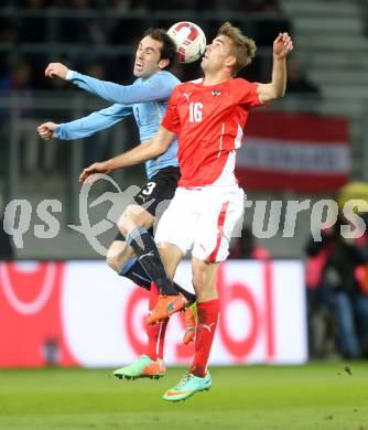 Fussball Laenderspiel. Oesterreich gegen Uruguay. Lukas Hinterseer,  (Oesterreich), Diego Godin (Uruguay). Klagenfurt, 5.3.2014.
Foto: Kuess

---
pressefotos, pressefotografie, kuess, qs, qspictures, sport, bild, bilder, bilddatenbank