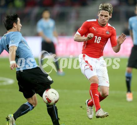 Fussball Laenderspiel. Oesterreich gegen Uruguay. Christoph Leitgeb, (Oesterreich), Jorge Fucile  (Uruguay). Klagenfurt, 5.3.2014.
Foto: Kuess

---
pressefotos, pressefotografie, kuess, qs, qspictures, sport, bild, bilder, bilddatenbank