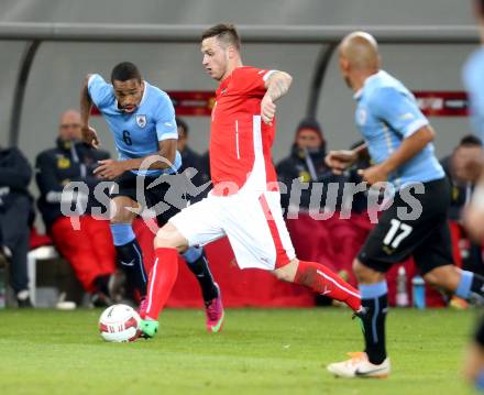 Fussball Laenderspiel. Oesterreich gegen Uruguay. Marko Arnautovic,  (Oesterreich), Alvaro Pereira (Uruguay). Klagenfurt, 5.3.2014.
Foto: Kuess

---
pressefotos, pressefotografie, kuess, qs, qspictures, sport, bild, bilder, bilddatenbank