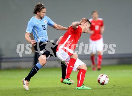 Fussball Laenderspiel. Oesterreich gegen Uruguay. Marko Arnautovic, (Oesterreich), Gaston Ramirez  (Uruguay). Klagenfurt, 5.3.2014.
Foto: Kuess

---
pressefotos, pressefotografie, kuess, qs, qspictures, sport, bild, bilder, bilddatenbank