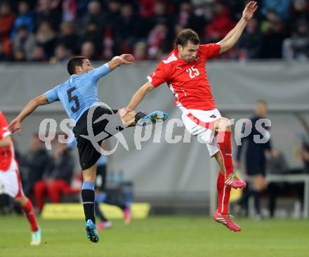 Fussball Laenderspiel. Oesterreich gegen Uruguay. Andreas Ivanschitz,  (Oesterreich), Walter Gargano (Uruguay). Klagenfurt, 5.3.2014.
Foto: Kuess

---
pressefotos, pressefotografie, kuess, qs, qspictures, sport, bild, bilder, bilddatenbank