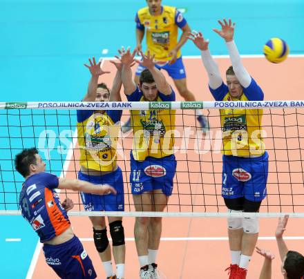 Volleyball MEVZA. Final Four. Finale. SK Aich/Dob gegen ACH Volley Ljubljana. Rok Satler, Danijel Koncilja, Stanislaw Wawrzynczyk	(Aich/Dob). Bleiburg, 12.3.2014. 
Foto: Kuess
---
pressefotos, pressefotografie, kuess, qs, qspictures, sport, bild, bilder, bilddatenbank