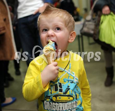 Volleyball MEVZA. Final Four. Finale. SK Aich/Dob gegen ACH Volley Ljubljana. Fans mit AiDo Eis (Aich/Dob). Bleiburg, 12.3.2014. 
Foto: Kuess
---
pressefotos, pressefotografie, kuess, qs, qspictures, sport, bild, bilder, bilddatenbank