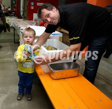 Volleyball MEVZA. Final Four. Finale. SK Aich/Dob gegen ACH Volley Ljubljana. Fans mit AiDo Eis (Aich/Dob). Bleiburg, 12.3.2014. 
Foto: Kuess
---
pressefotos, pressefotografie, kuess, qs, qspictures, sport, bild, bilder, bilddatenbank